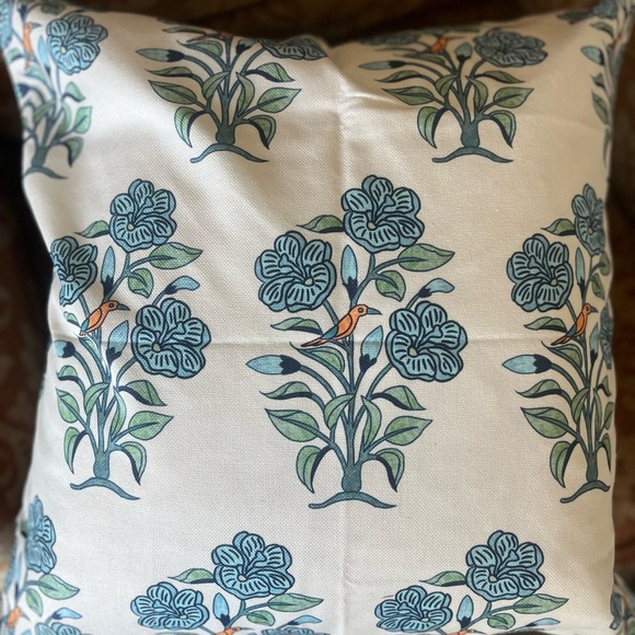 botanical accent pillow cover set 19”x19” NWOT - Picture 3 of 4